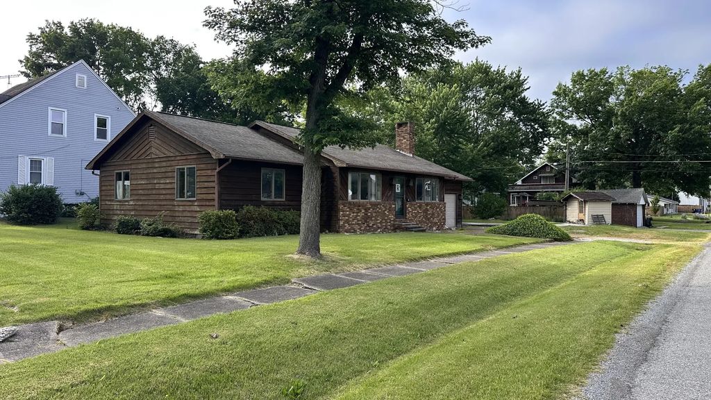 202 N Van Buren Street, West Frankfort