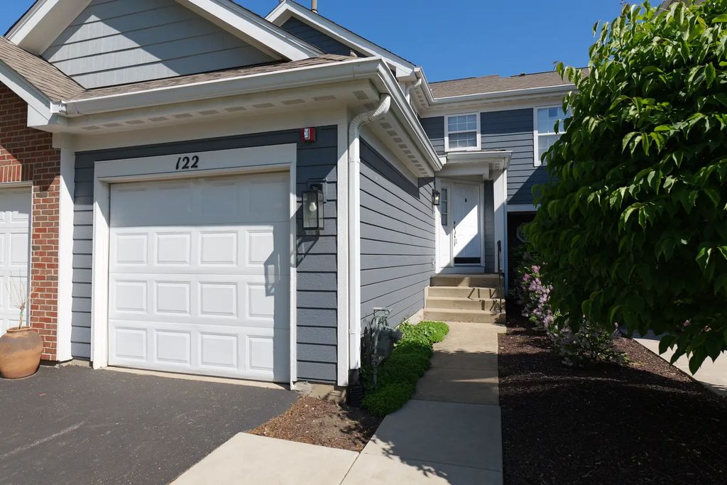 122 Kennebunk Court 122, Glendale Heights