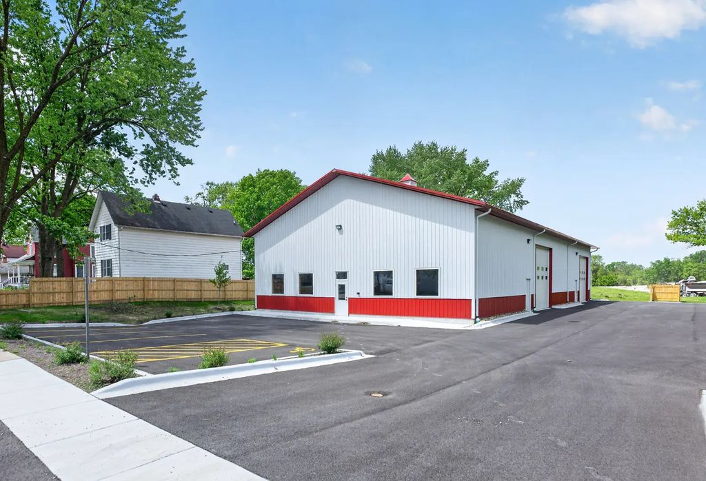 355 N Sacramento Street, Sycamore