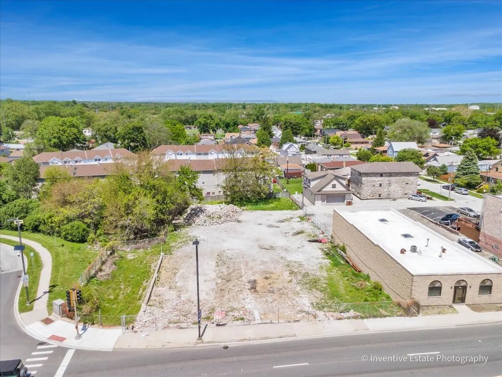 7450 W Archer Avenue, Summit
