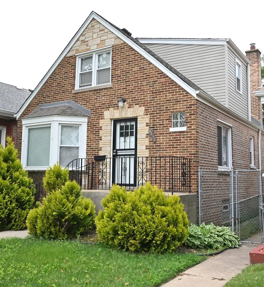 8434 S Yates Boulevard, Chicago