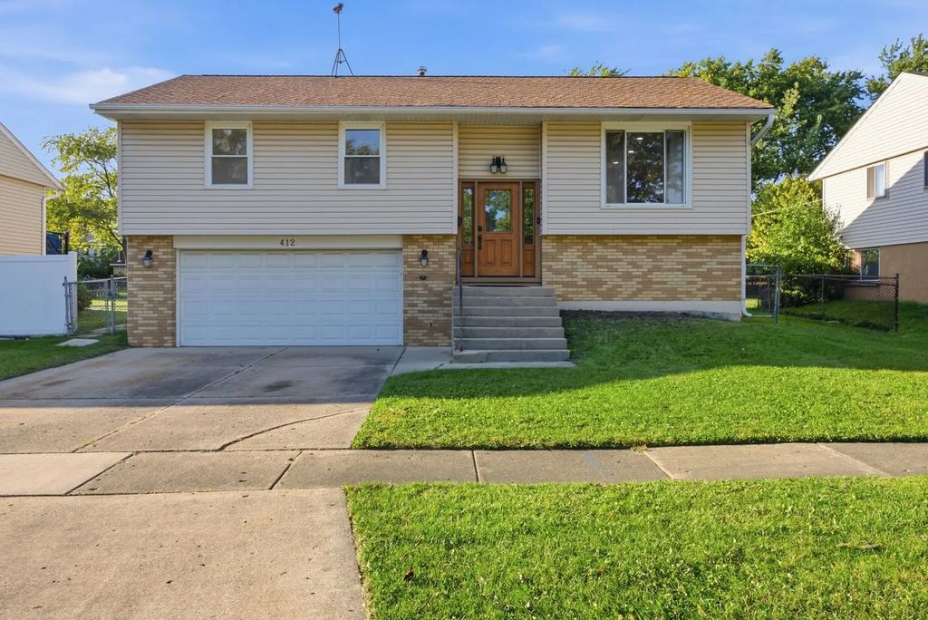 412 Sherwood Drive, Streamwood
