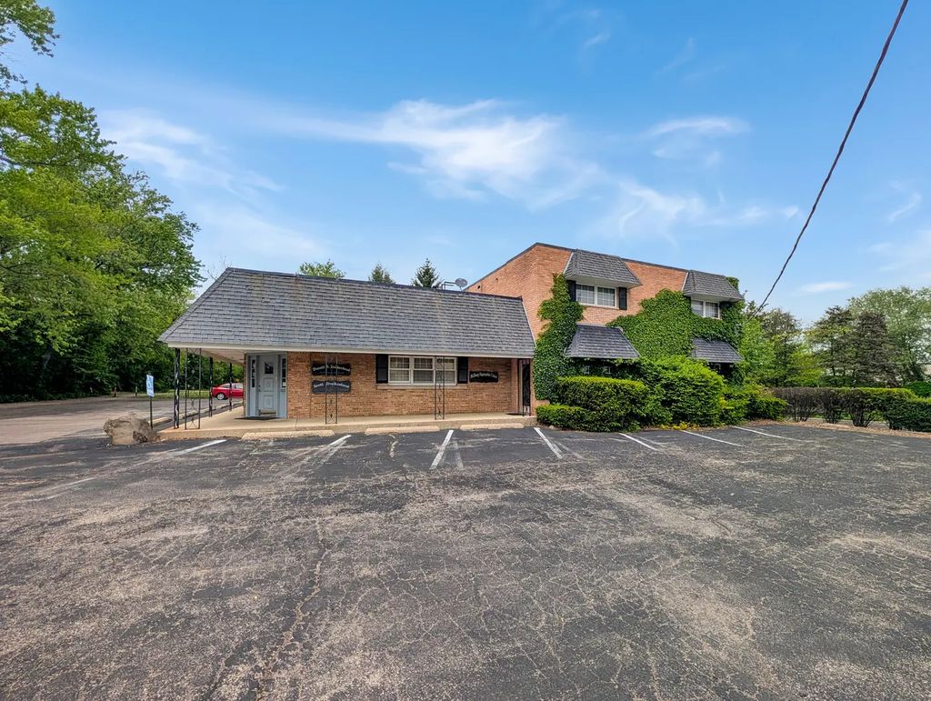 4106 W Crystal Lake Road A, McHenry