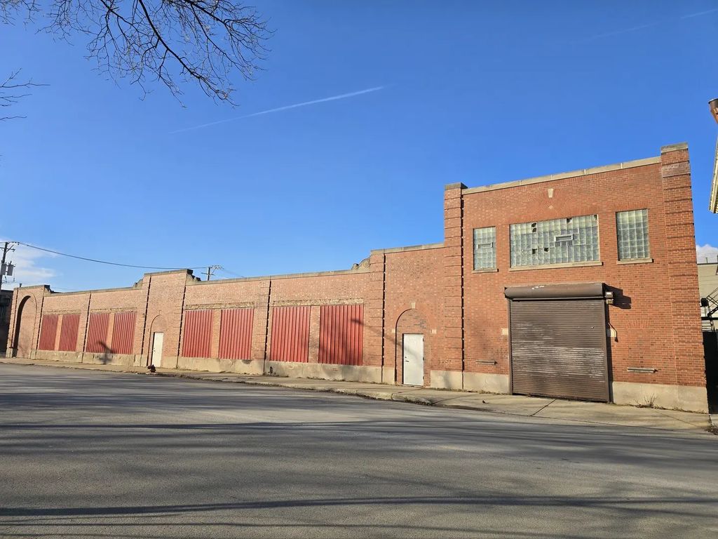 822 W Exchange Avenue, Chicago