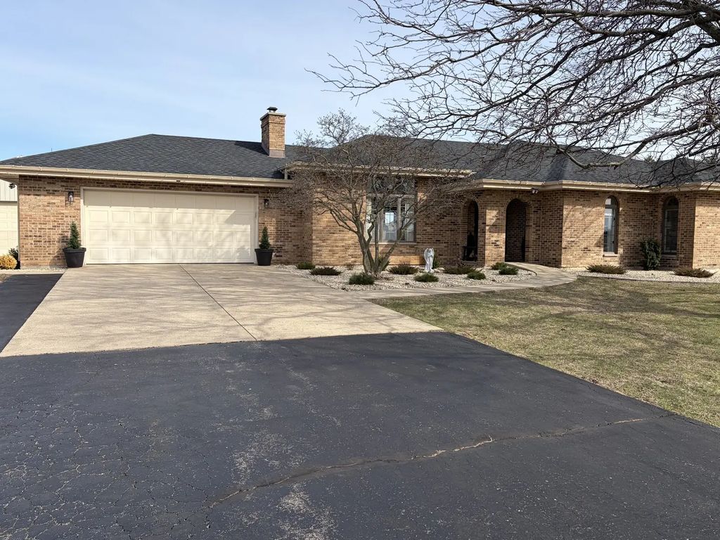 17245 County Line Road, Plainfield
