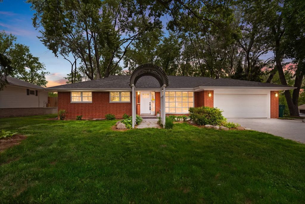 1010 W Elm Street, Palatine