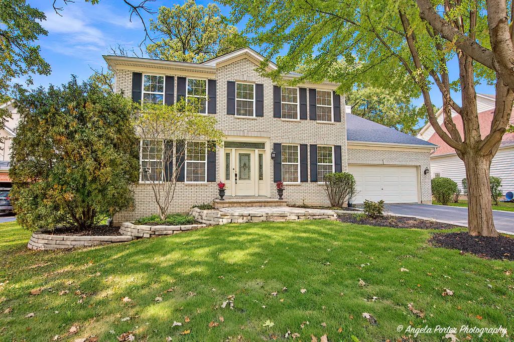 606 Barberry Trail, Fox River Grove