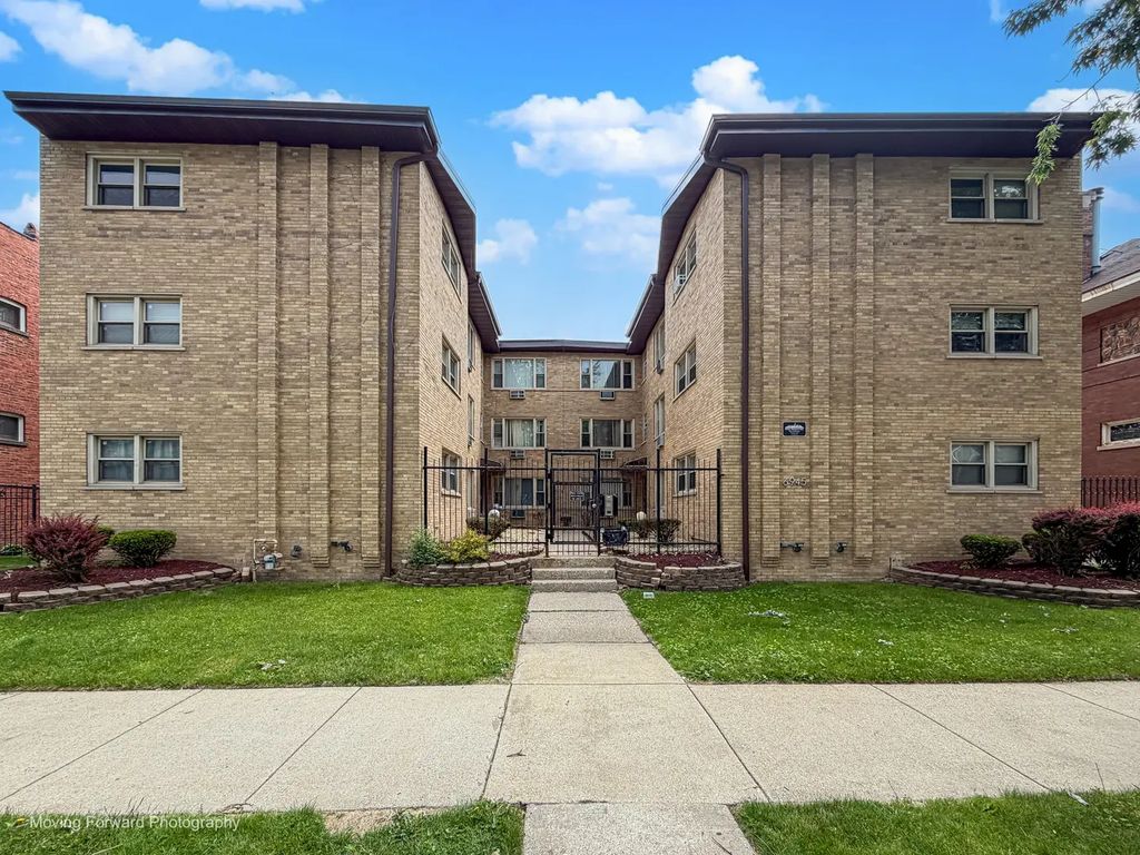 6945 S Chappel Avenue 3a, Chicago, 60649