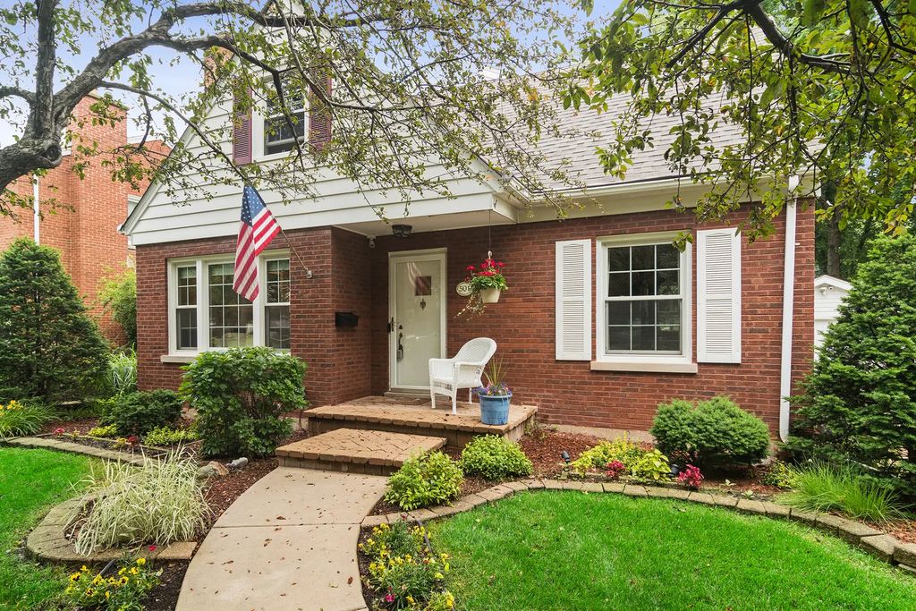 501 N Douglas Avenue, Arlington Heights