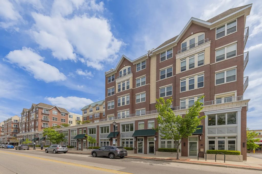737 Chicago Avenue 731, Evanston