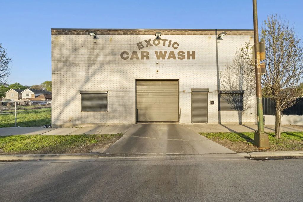 8249 S Stony Island Avenue, Chicago, 60617
