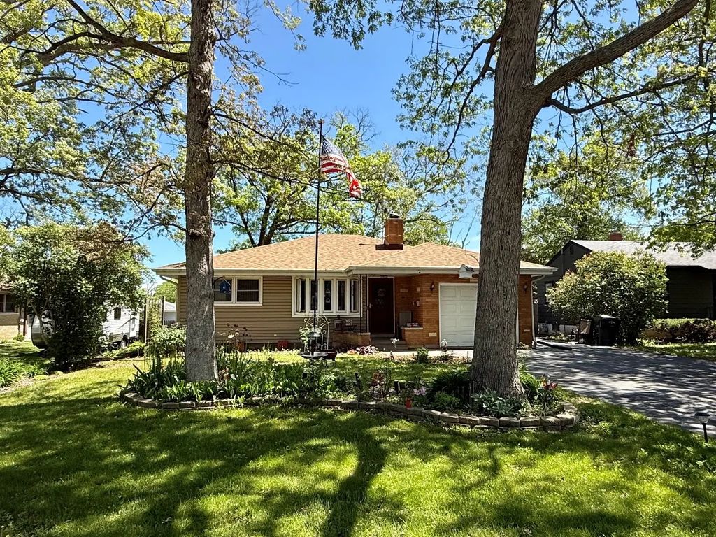 707 Kirkwood Avenue, Winthrop Harbor