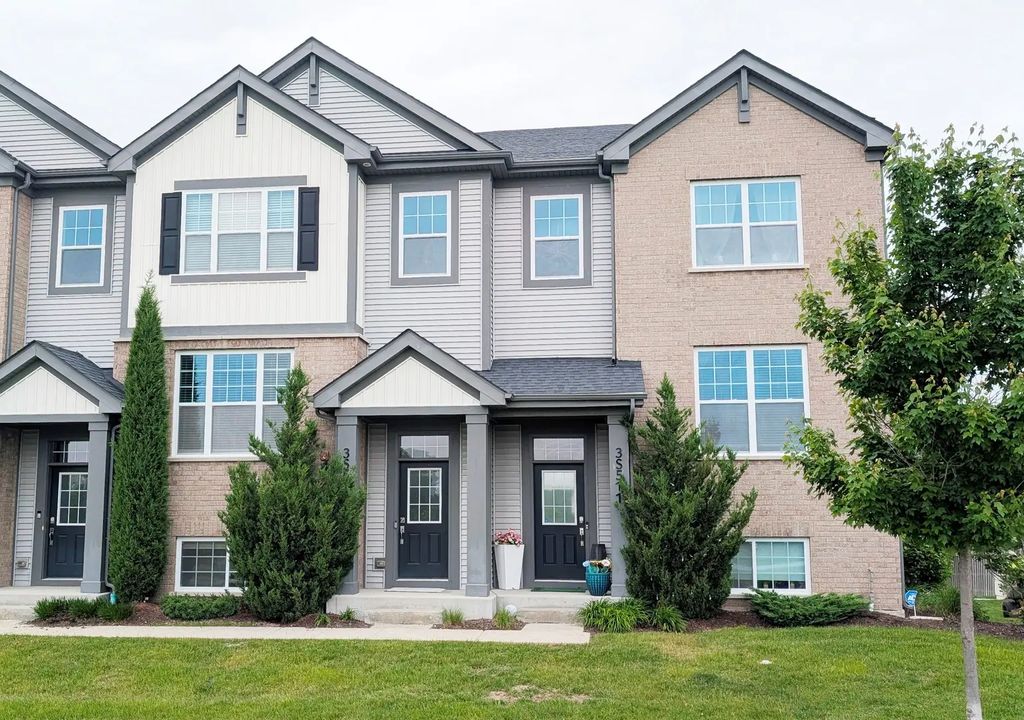 3s513 Barkley Avenue, Warrenville