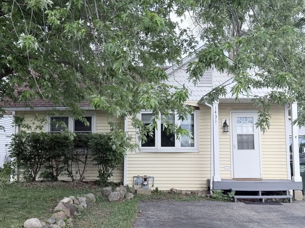 1431 Woodbine Drive, Round Lake Beach
