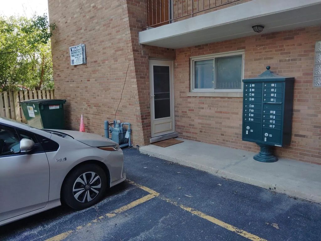 16 N Garfield Street 2a, Lombard