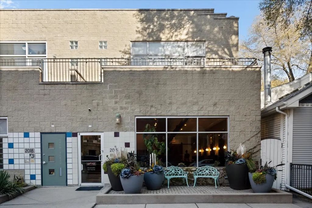 2016 W Concord Place, Chicago, 60647