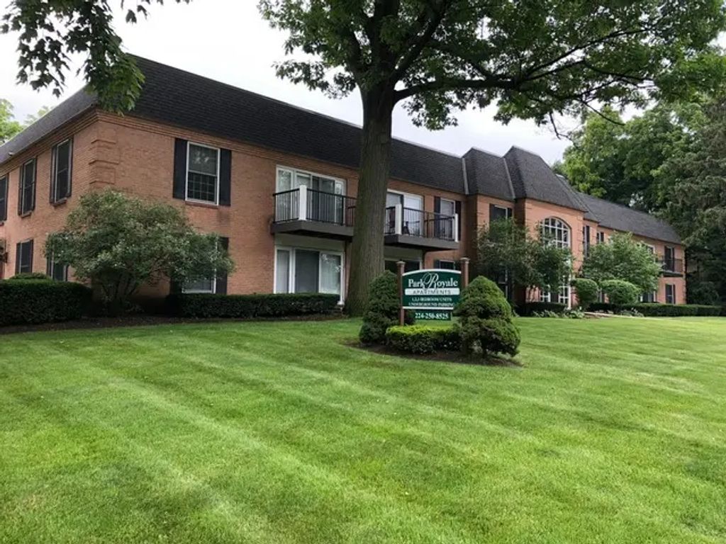207 W Park Avenue 204, Libertyville