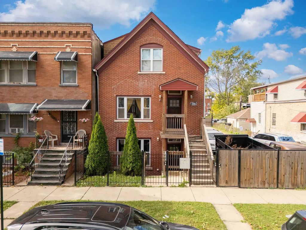 820 N Monticello Avenue, Chicago