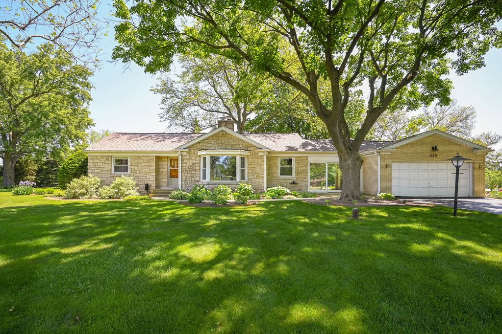 325 Lambert Road, Glen Ellyn