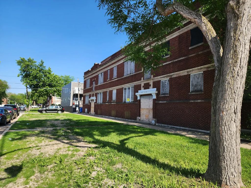 4921 W Maypole Avenue, Chicago