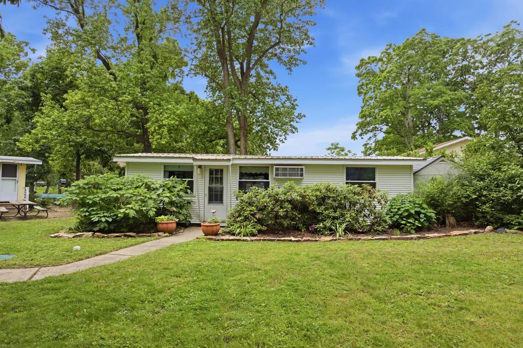 108 Shorts Drive, Neoga