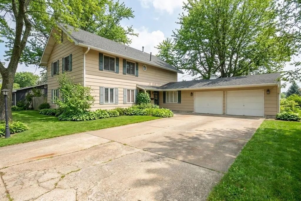 181 Tilton Park Drive, DeKalb