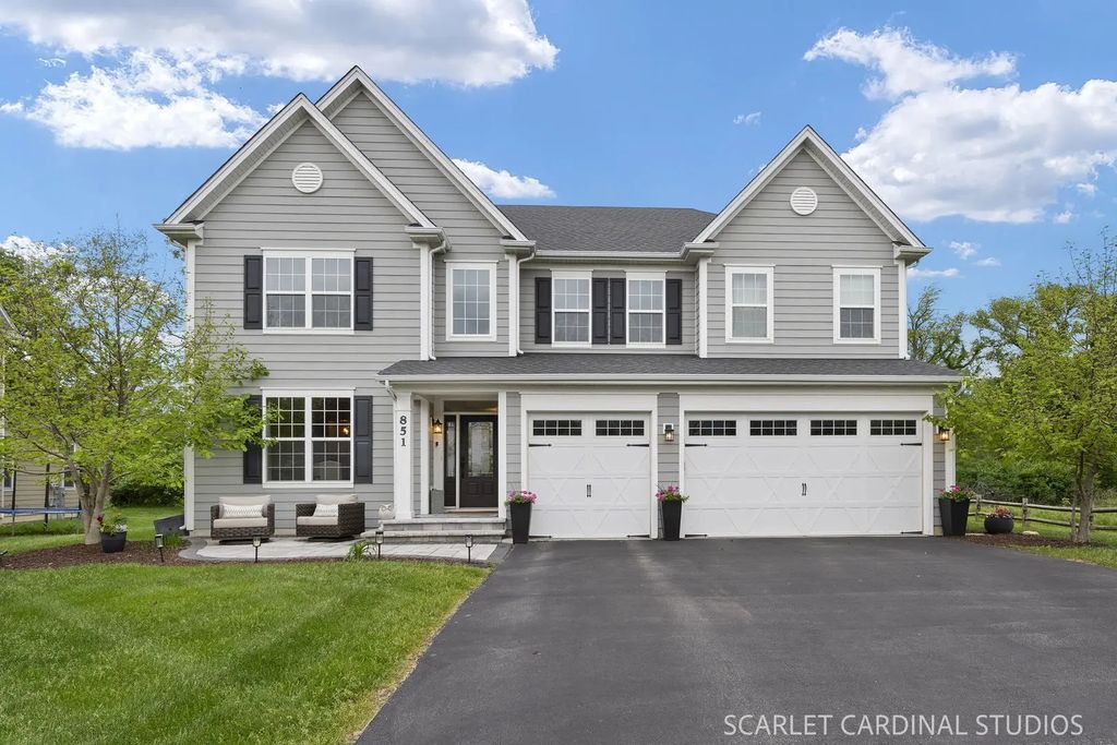851 Heatherfield Circle, Naperville