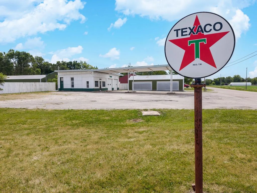 504 N Division Street, Chenoa