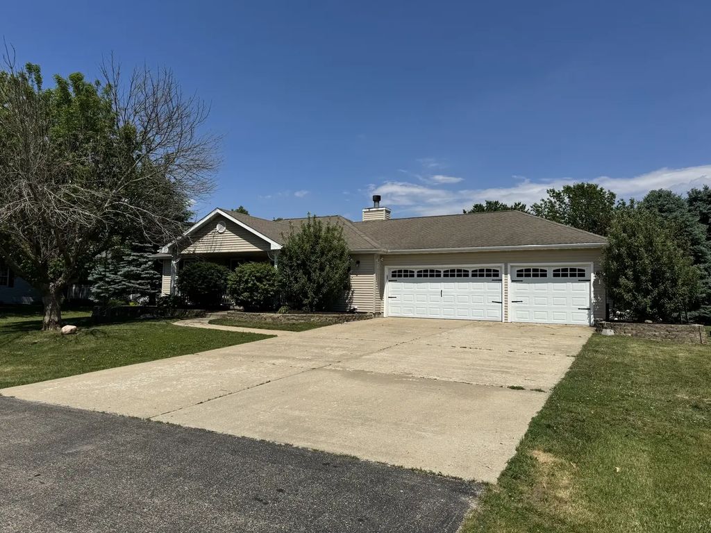 122 Windward Lane, Rochelle