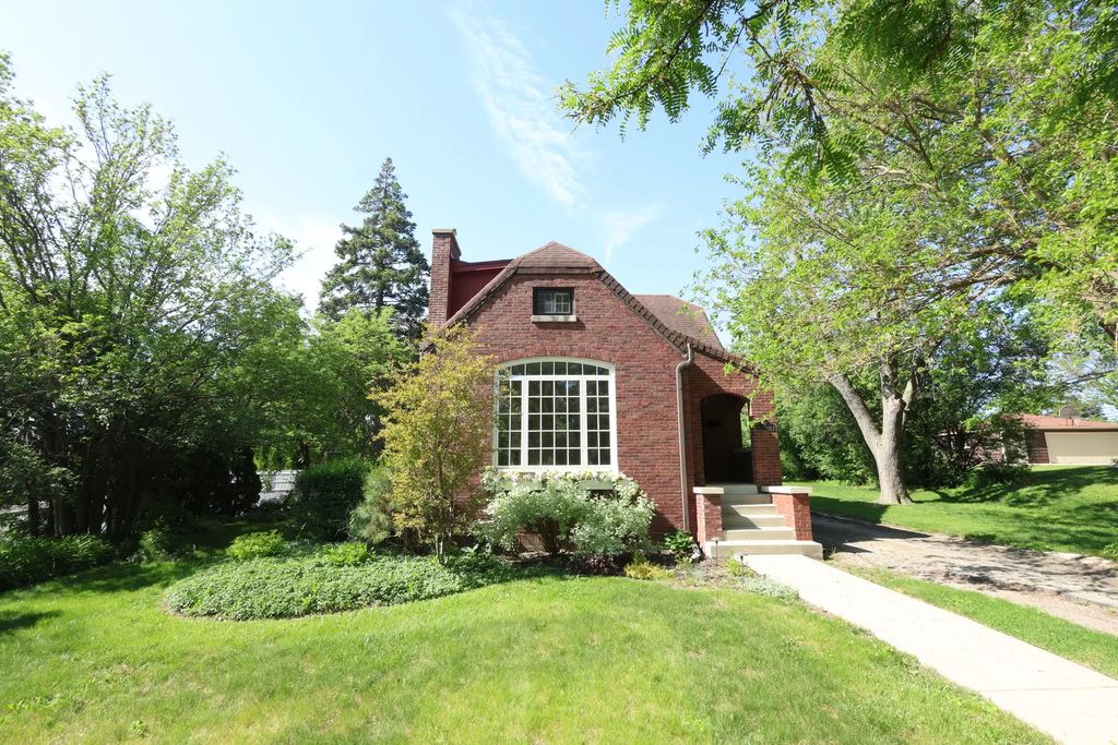 19 W Hattendorf Avenue, Roselle