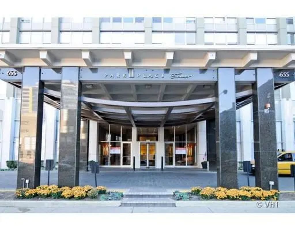 655 W Irving Park Road 2708, Chicago, 60613