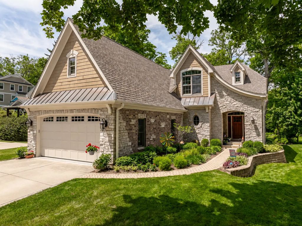 5536 Middaugh Avenue, Downers Grove