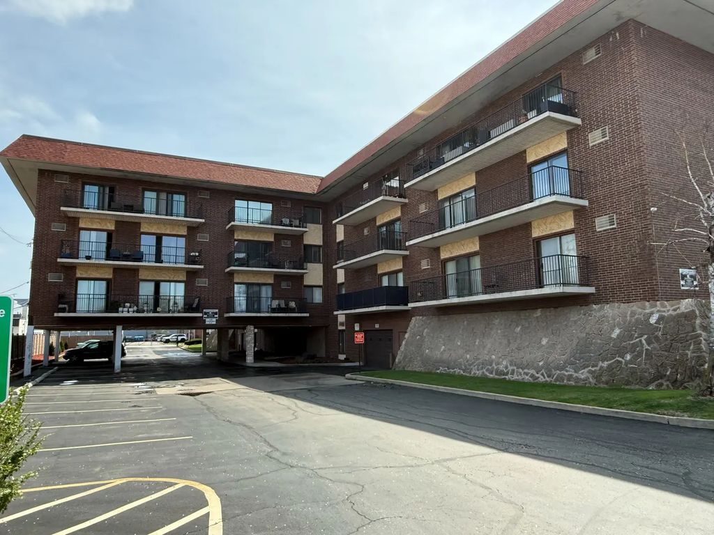 9520 Mayfield Avenue 212, Oak Lawn