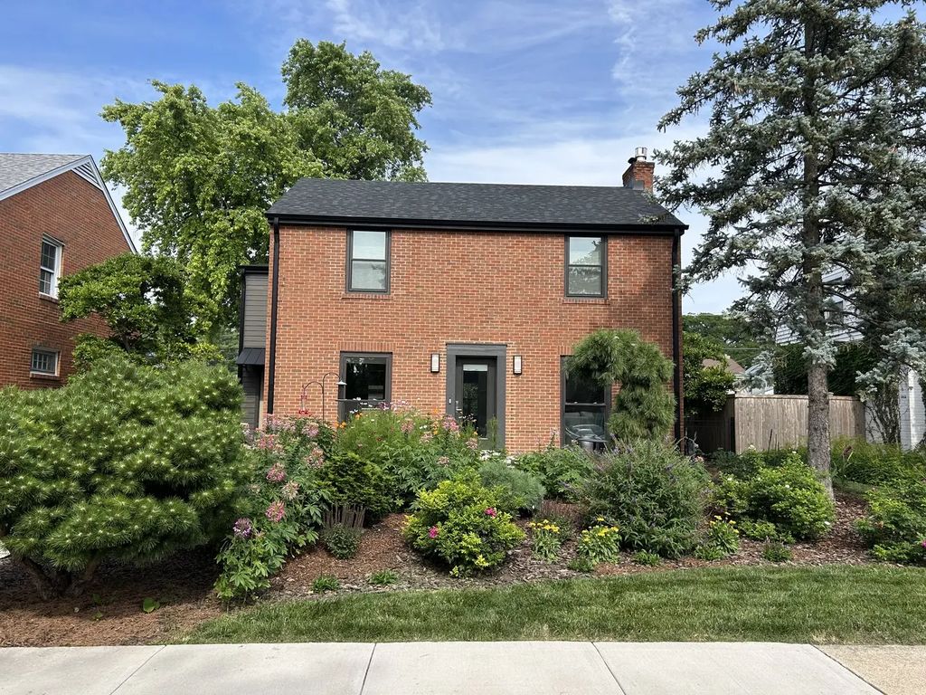 1639 N 77th Court, Elmwood Park