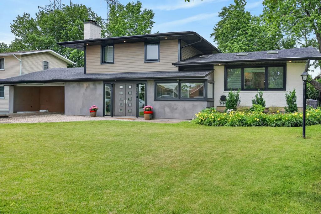 2843 S Briarwood Drive E, Arlington Heights
