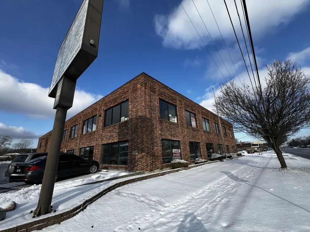 9944 S Roberts Road 107, Palos Hills