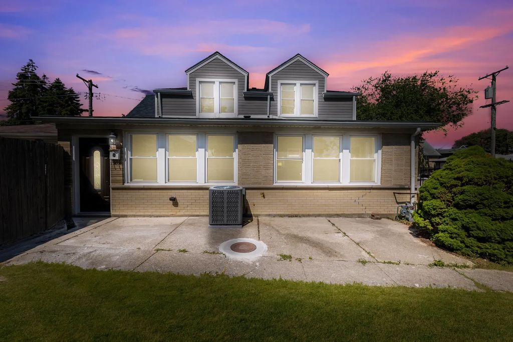 4900 S Laramie Avenue, Chicago, 60638