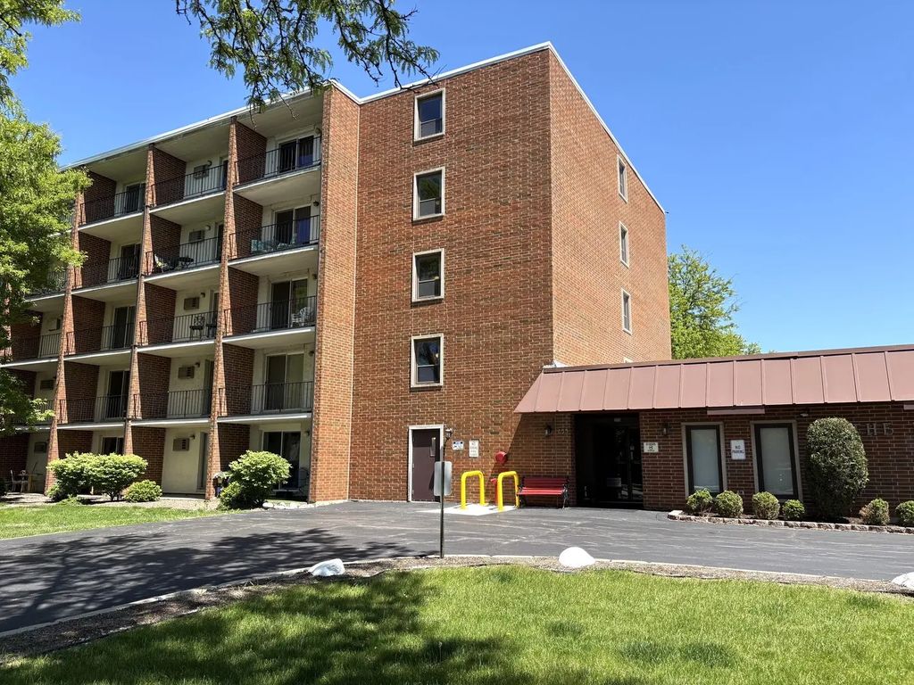 255 S West Avenue 403, Elmhurst