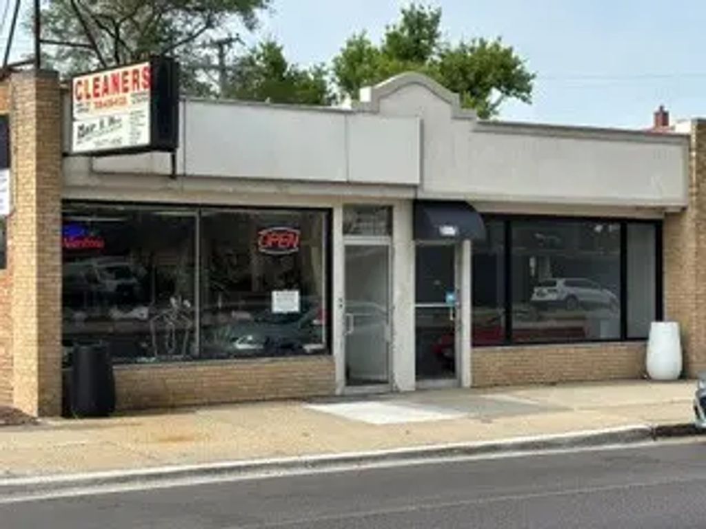 7311 W North Avenue, River Forest