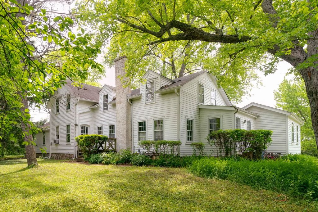 30128 N Saint Marys Road, Libertyville