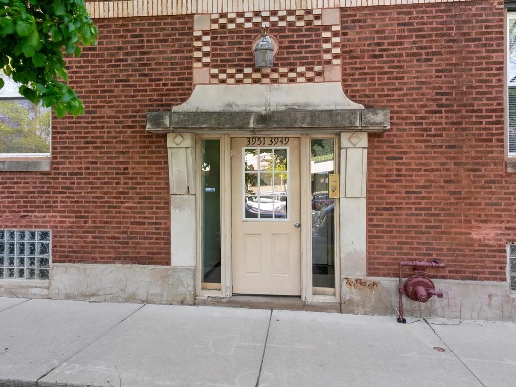 3951 N St Louis Avenue 1, Chicago, 60618