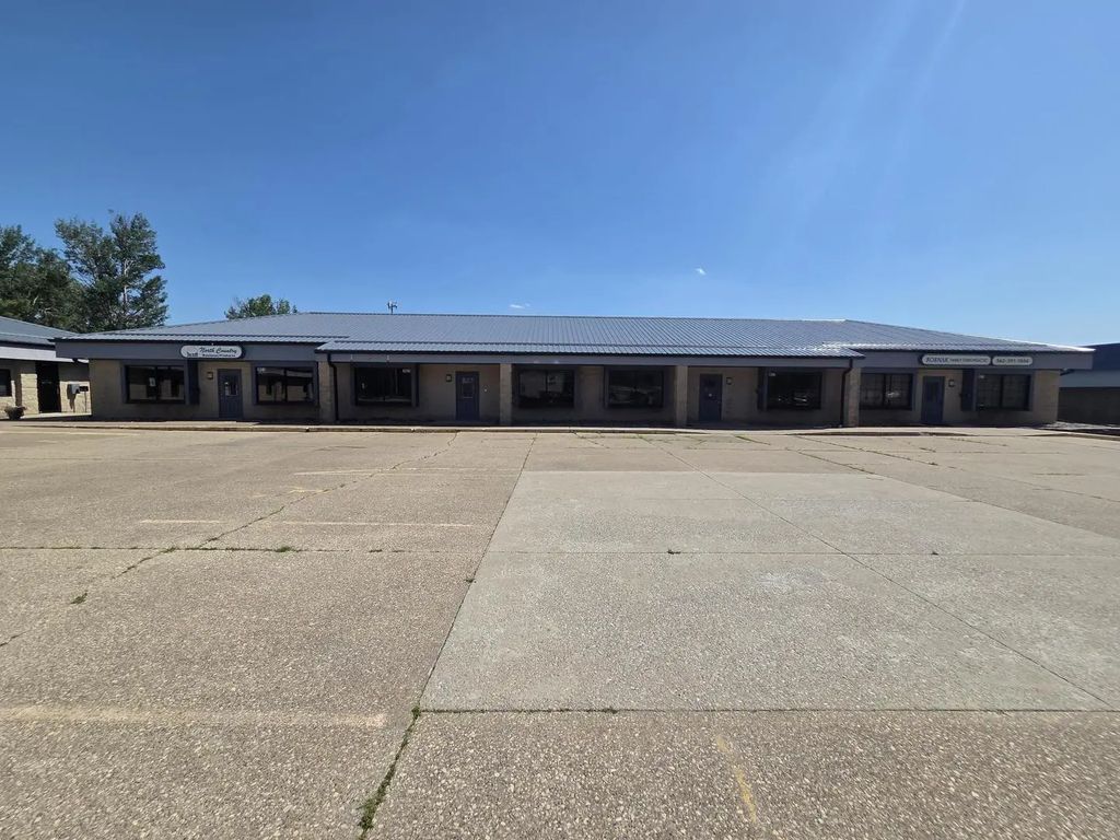 3823-3829 W Locust Street, Davenport