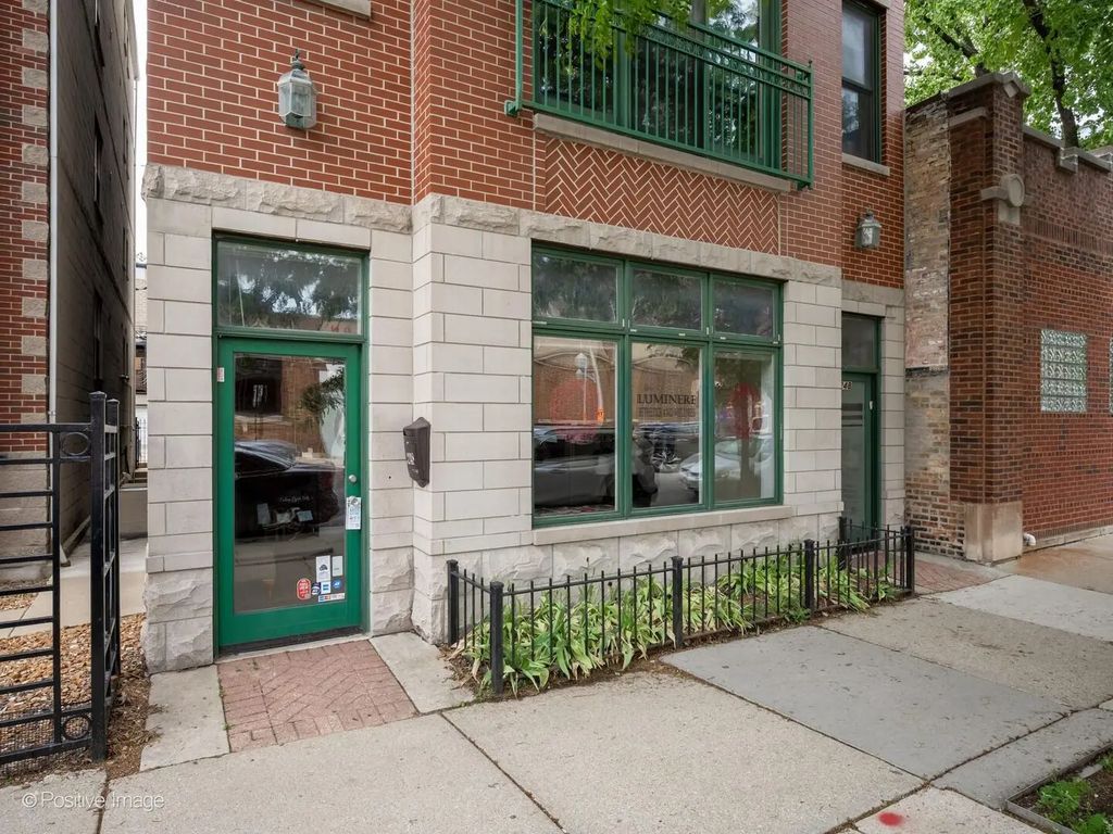 3248 N Sheffield Avenue 1, Chicago