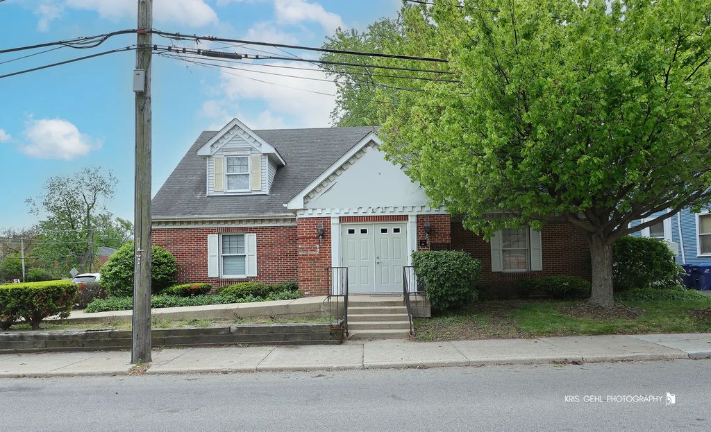 403 Grand Avenue, Waukegan