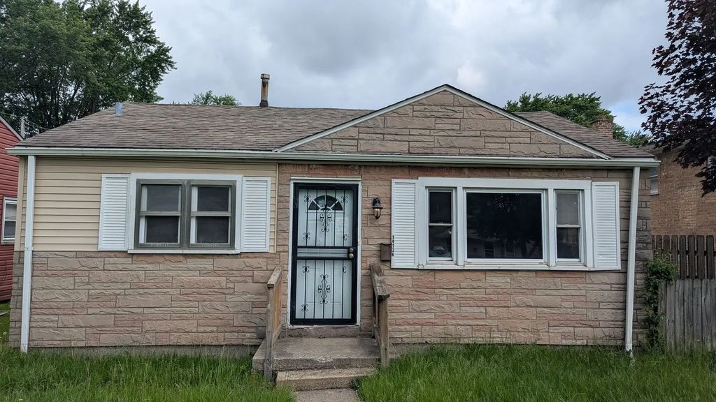 14136 S Hoxie Avenue, Burnham