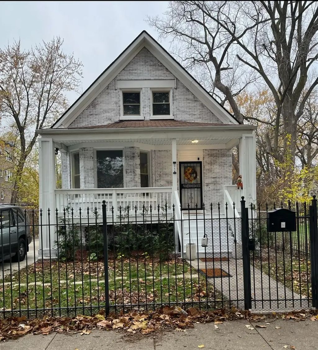 7714 S Marquette Avenue, Chicago