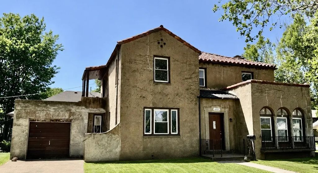 602 S 9th Street, Clinton