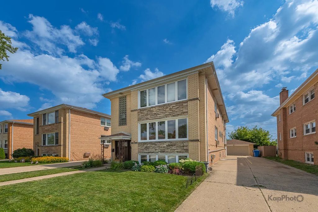 8465 W Berwyn Avenue 1, Chicago, 60656