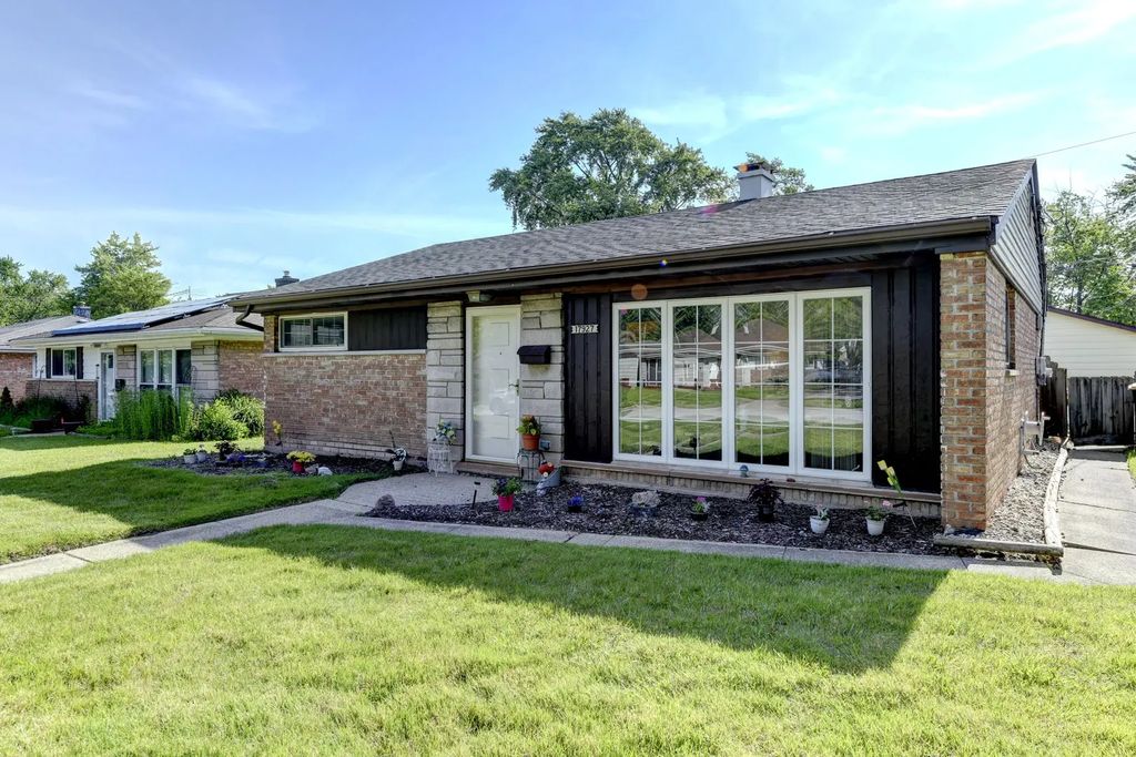 17927 Wildwood Avenue, Lansing