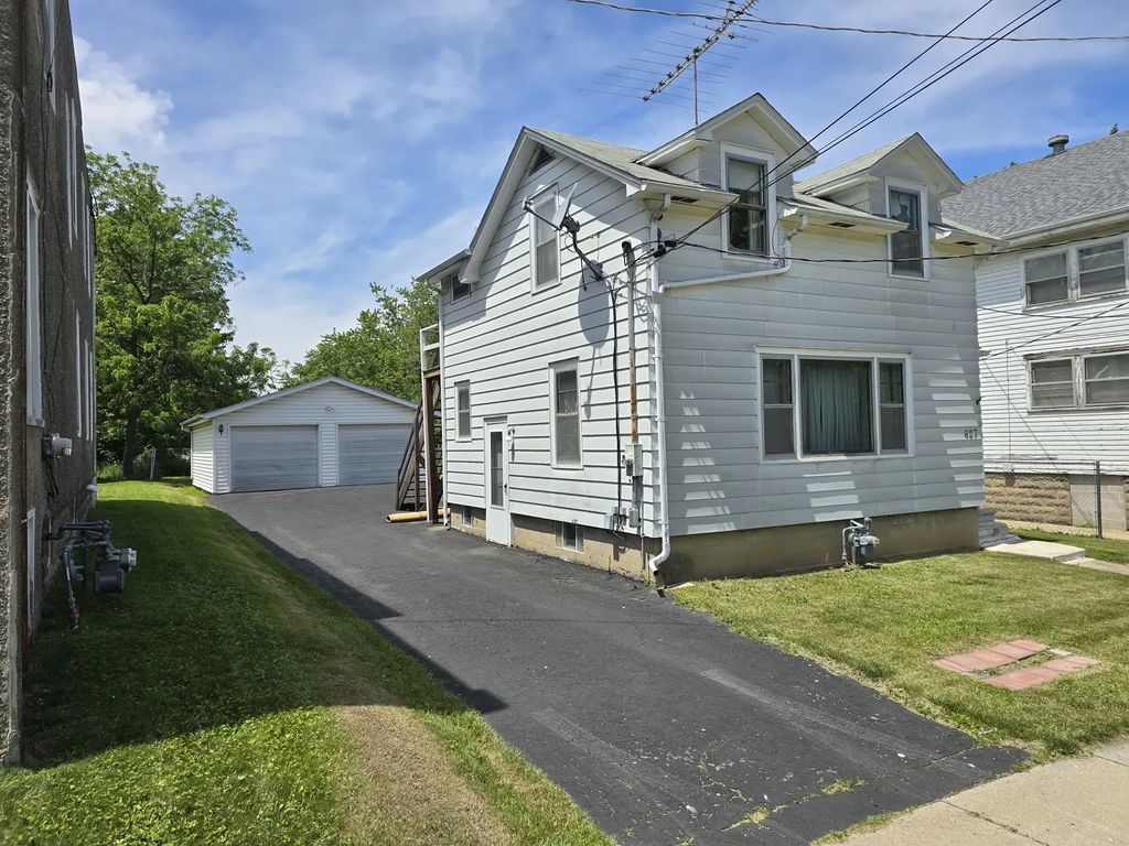 627 N. 11th Street, DeKalb